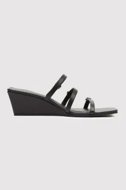St. Agni Mini Ring Detail Wedge - Black